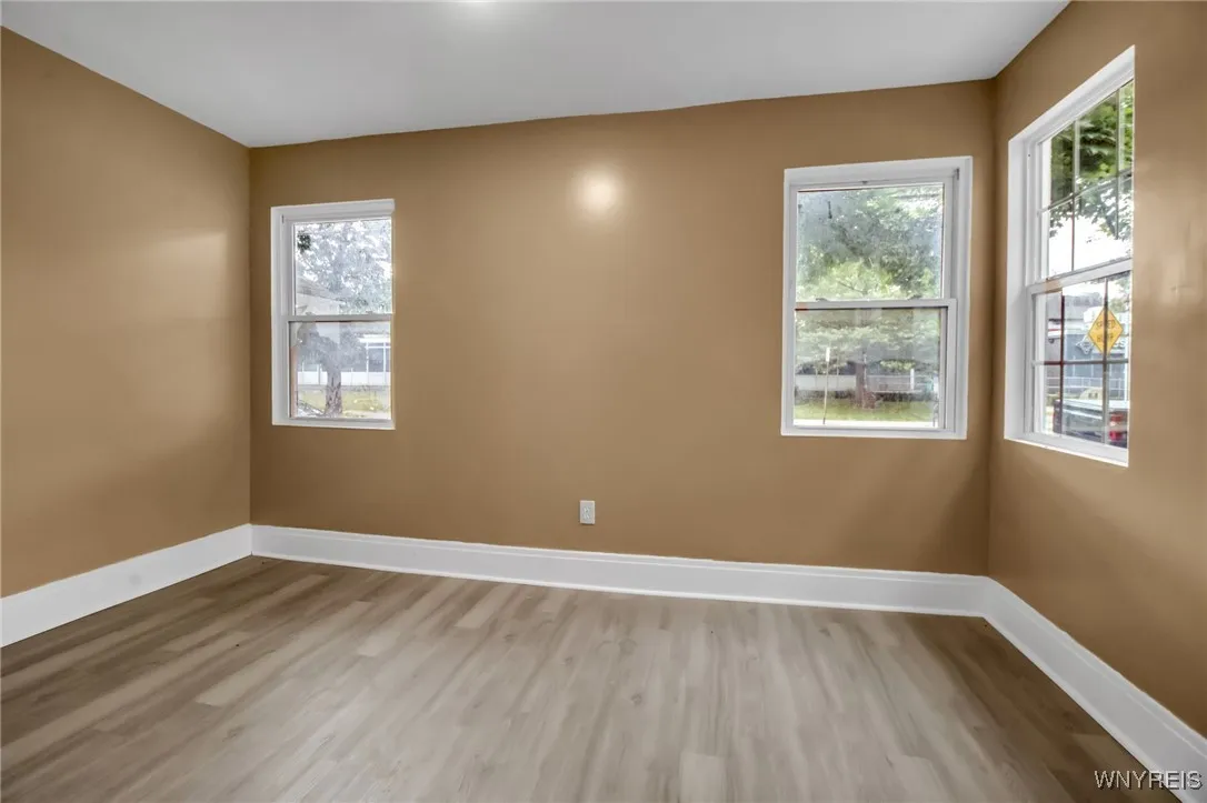 166 Vermont Street, Buffalo, New York 14213, Buffalo, New York 14213, 6 Bedrooms Bedrooms, ,2 BathroomsBathrooms,Residential,For Sale,166 Vermont Street, Buffalo, New York 14213,B1623491