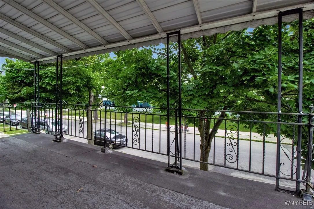 166 Vermont Street, Buffalo, New York 14213, Buffalo, New York 14213, 6 Bedrooms Bedrooms, ,2 BathroomsBathrooms,Residential,For Sale,166 Vermont Street, Buffalo, New York 14213,B1623491