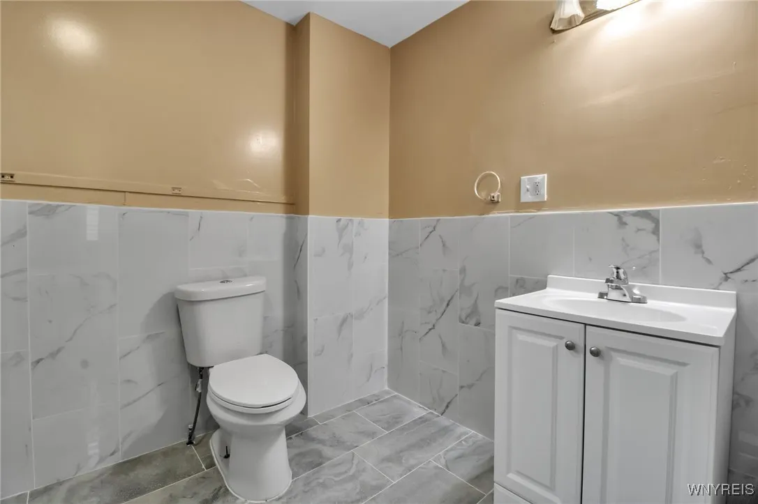 166 Vermont Street, Buffalo, New York 14213, Buffalo, New York 14213, 6 Bedrooms Bedrooms, ,2 BathroomsBathrooms,Residential,For Sale,166 Vermont Street, Buffalo, New York 14213,B1623491