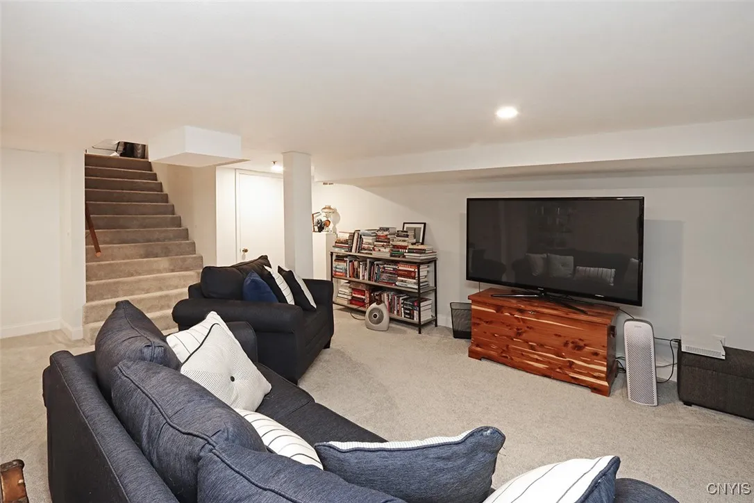 8228 Verbeck Drive, Manlius, New York 13104, Manlius, New York 13104, 4 Bedrooms Bedrooms, 10 Rooms Rooms,2 BathroomsBathrooms,Residential,Closed,8228 Verbeck Drive, Manlius, New York 13104,S1624113