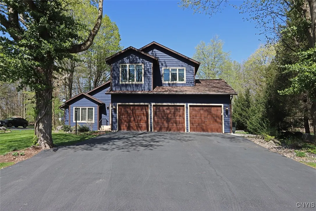 8228 Verbeck Drive, Manlius, New York 13104, Manlius, New York 13104, 4 Bedrooms Bedrooms, 10 Rooms Rooms,2 BathroomsBathrooms,Residential,Closed,8228 Verbeck Drive, Manlius, New York 13104,S1624113