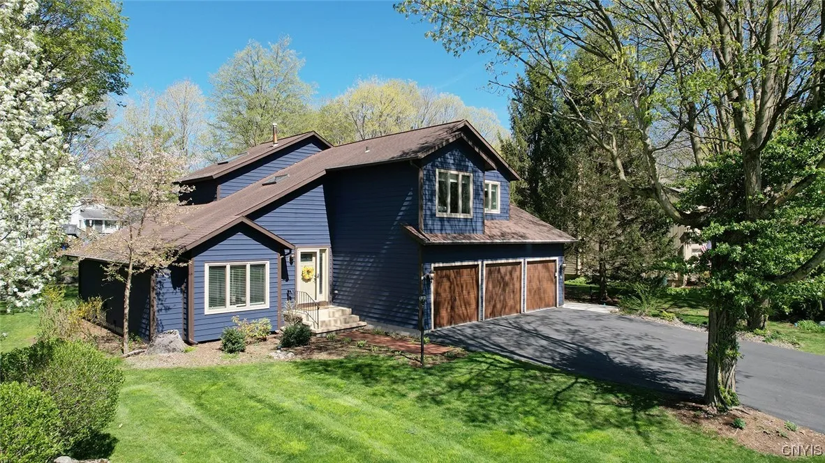 8228 Verbeck Drive, Manlius, New York 13104, Manlius, New York 13104, 4 Bedrooms Bedrooms, 10 Rooms Rooms,2 BathroomsBathrooms,Residential,Closed,8228 Verbeck Drive, Manlius, New York 13104,S1624113