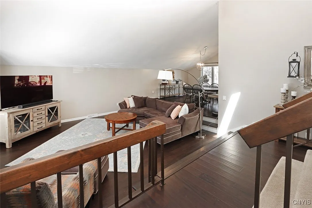 8228 Verbeck Drive, Manlius, New York 13104, Manlius, New York 13104, 4 Bedrooms Bedrooms, 10 Rooms Rooms,2 BathroomsBathrooms,Residential,Closed,8228 Verbeck Drive, Manlius, New York 13104,S1624113