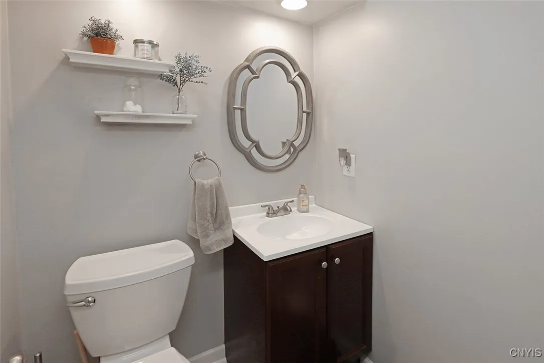 8228 Verbeck Drive, Manlius, New York 13104, Manlius, New York 13104, 4 Bedrooms Bedrooms, 10 Rooms Rooms,2 BathroomsBathrooms,Residential,Closed,8228 Verbeck Drive, Manlius, New York 13104,S1624113