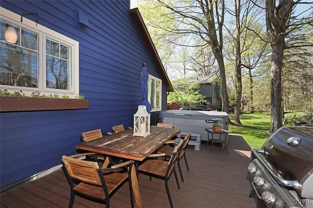 8228 Verbeck Drive, Manlius, New York 13104, Manlius, New York 13104, 4 Bedrooms Bedrooms, 10 Rooms Rooms,2 BathroomsBathrooms,Residential,Closed,8228 Verbeck Drive, Manlius, New York 13104,S1624113