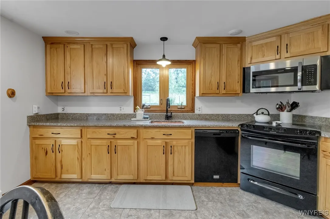 Granite counters, copper sink