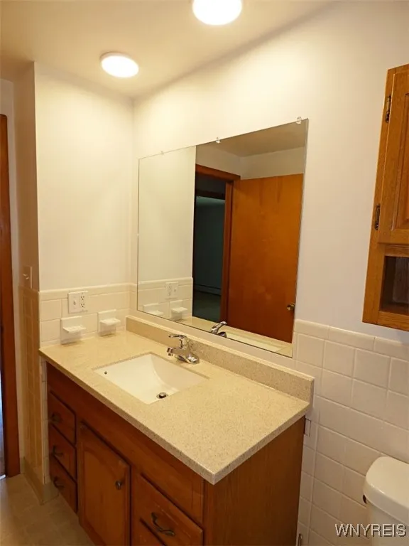 70 Acacia Drive, Amherst, New York 14228, Amherst, New York 14228, 6 Bedrooms Bedrooms, ,2 BathroomsBathrooms,Residential,Closed,70 Acacia Drive, Amherst, New York 14228,0,B1624154