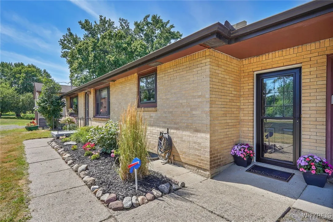 4938 Clinton Street, West Seneca, New York 14224, West Seneca, New York 14224, 2 Bedrooms Bedrooms, 7 Rooms Rooms,1 BathroomBathrooms,Residential,Closed,4938 Clinton Street, West Seneca, New York 14224,0,B1623710