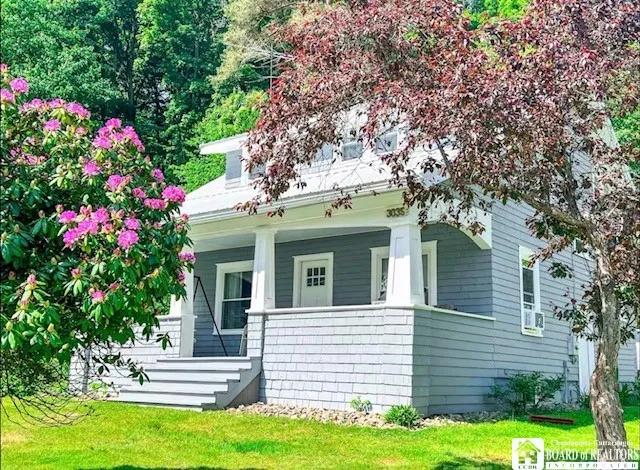 Front yard view of the home.