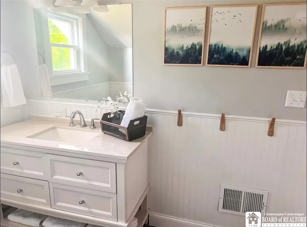 Second floor full bathroom.