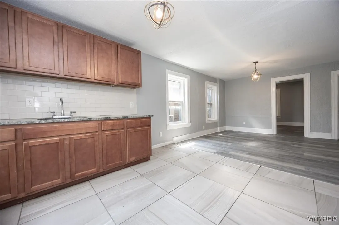 1023 15th Street, Niagara Falls, New York 14301, Niagara Falls, New York 14301, 5 Bedrooms Bedrooms, ,4 BathroomsBathrooms,Residential,For Sale,1023 15th Street, Niagara Falls, New York 14301,0,B1623850