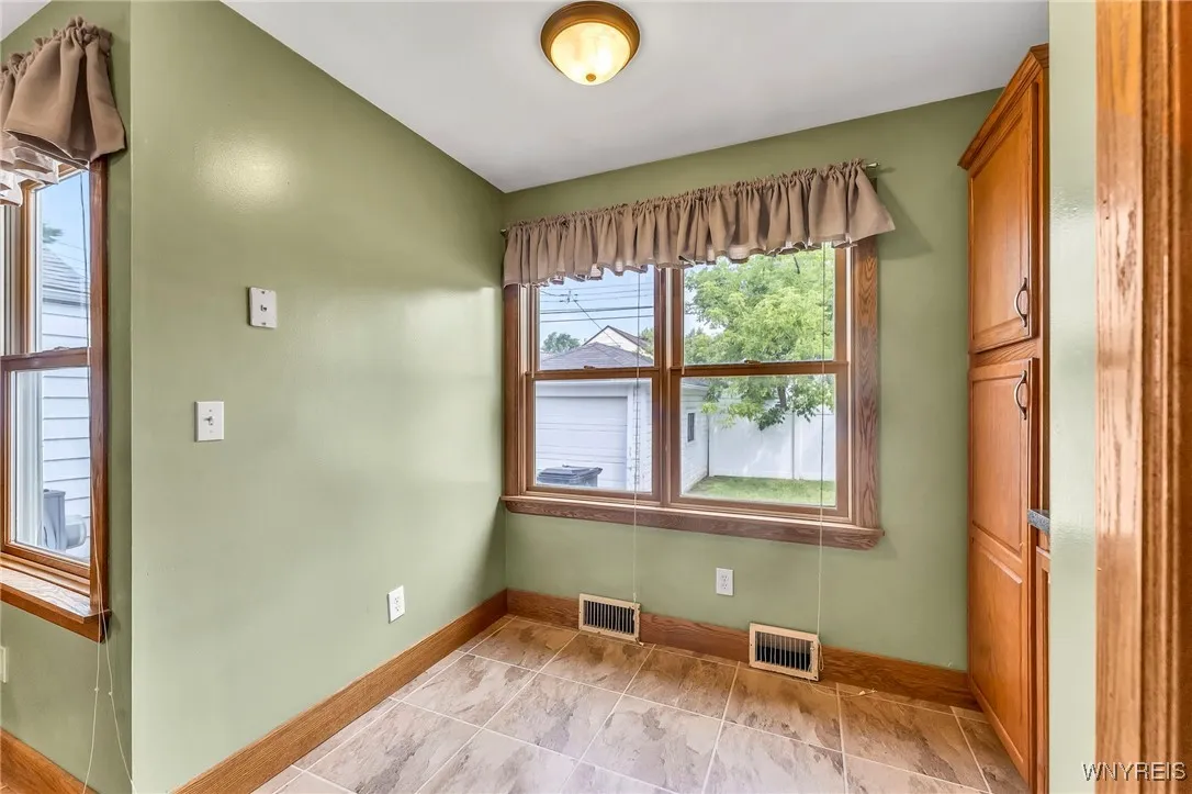 356 Knowlton Avenue, Tonawanda, New York 14217, Tonawanda, New York 14217, 3 Bedrooms Bedrooms, 7 Rooms Rooms,1 BathroomBathrooms,Residential,For Sale,356 Knowlton Avenue, Tonawanda, New York 14217,B1623394