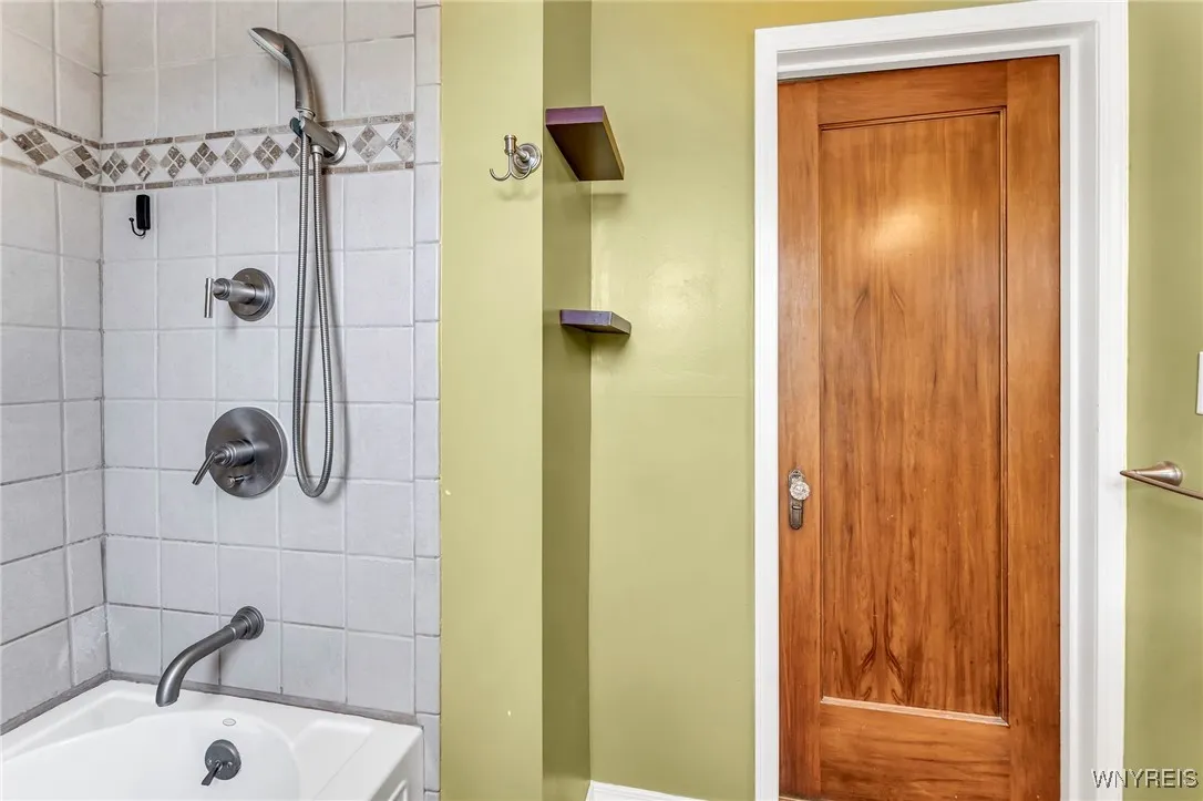356 Knowlton Avenue, Tonawanda, New York 14217, Tonawanda, New York 14217, 3 Bedrooms Bedrooms, 7 Rooms Rooms,1 BathroomBathrooms,Residential,For Sale,356 Knowlton Avenue, Tonawanda, New York 14217,B1623394