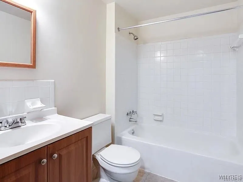 55 #1 Greenwich, Amherst, New York 14228, Amherst, New York 14228, 1 Bedroom Bedrooms, 3 Rooms Rooms,1 BathroomBathrooms,Residential Lease,For Rent,55 #1 Greenwich, Amherst, New York 14228,B1624239