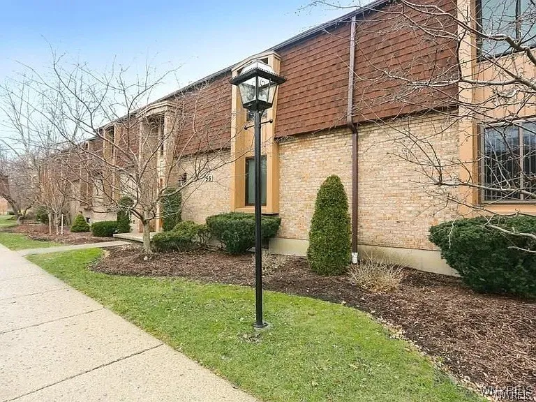 55 #1 Greenwich, Amherst, New York 14228, Amherst, New York 14228, 1 Bedroom Bedrooms, 3 Rooms Rooms,1 BathroomBathrooms,Residential Lease,For Rent,55 #1 Greenwich, Amherst, New York 14228,B1624239