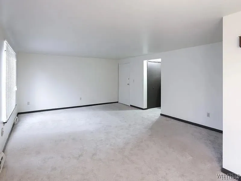 55 #1 Greenwich, Amherst, New York 14228, Amherst, New York 14228, 1 Bedroom Bedrooms, 3 Rooms Rooms,1 BathroomBathrooms,Residential Lease,For Rent,55 #1 Greenwich, Amherst, New York 14228,B1624239