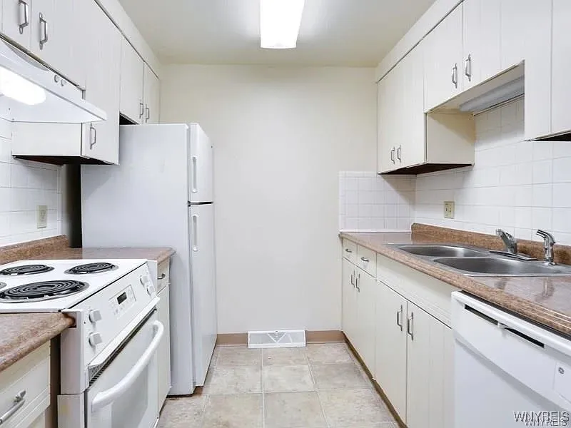 55 #1 Greenwich, Amherst, New York 14228, Amherst, New York 14228, 1 Bedroom Bedrooms, 3 Rooms Rooms,1 BathroomBathrooms,Residential Lease,For Rent,55 #1 Greenwich, Amherst, New York 14228,B1624239