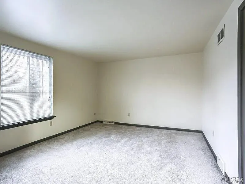 55 #1 Greenwich, Amherst, New York 14228, Amherst, New York 14228, 1 Bedroom Bedrooms, 3 Rooms Rooms,1 BathroomBathrooms,Residential Lease,For Rent,55 #1 Greenwich, Amherst, New York 14228,B1624239