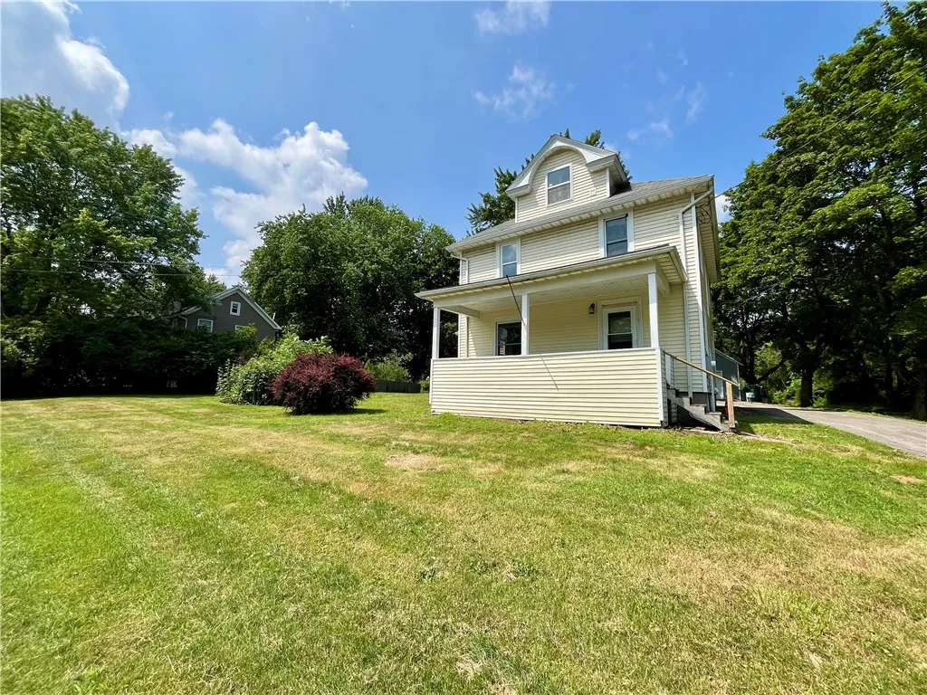 4 Bedroom, 1 1/2 bath Colonial with vinyl siding.