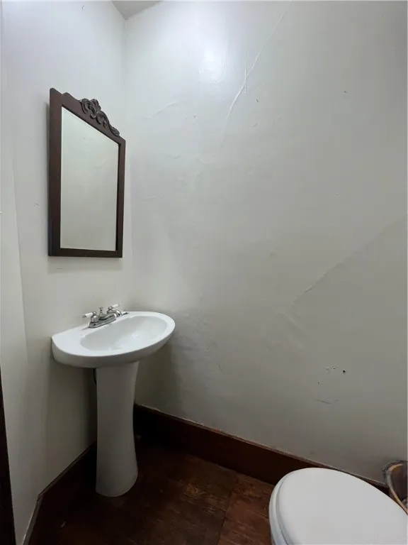 1st floor 1/2 bath