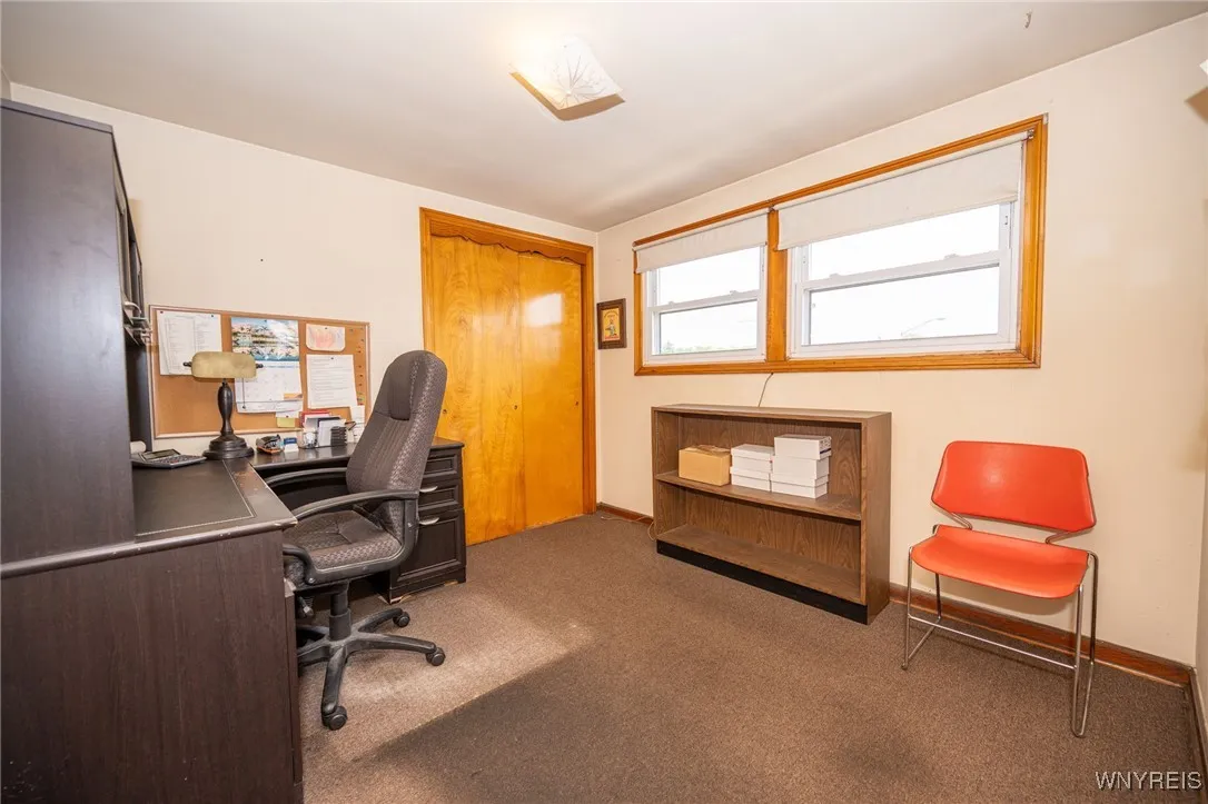 129 Abbott Road, Buffalo, New York 14220, Buffalo, New York 14220, 8 Rooms Rooms,Commercial Sale,For Sale,129 Abbott Road, Buffalo, New York 14220,B1622553