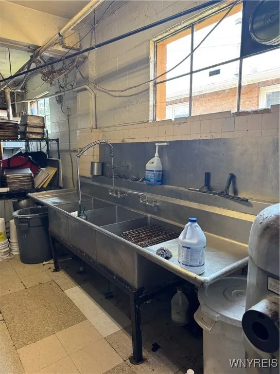 129 Abbott Road, Buffalo, New York 14220, Buffalo, New York 14220, 8 Rooms Rooms,Commercial Sale,For Sale,129 Abbott Road, Buffalo, New York 14220,B1622553