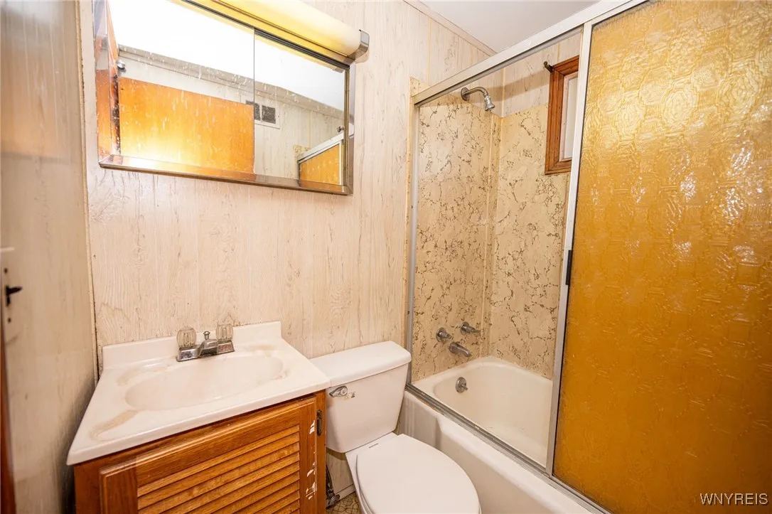 129 Abbott Road, Buffalo, New York 14220, Buffalo, New York 14220, 8 Rooms Rooms,Commercial Sale,For Sale,129 Abbott Road, Buffalo, New York 14220,B1622553