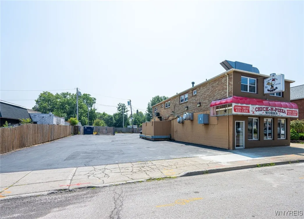 129 Abbott Road, Buffalo, New York 14220, Buffalo, New York 14220, 8 Rooms Rooms,Commercial Sale,For Sale,129 Abbott Road, Buffalo, New York 14220,B1622553