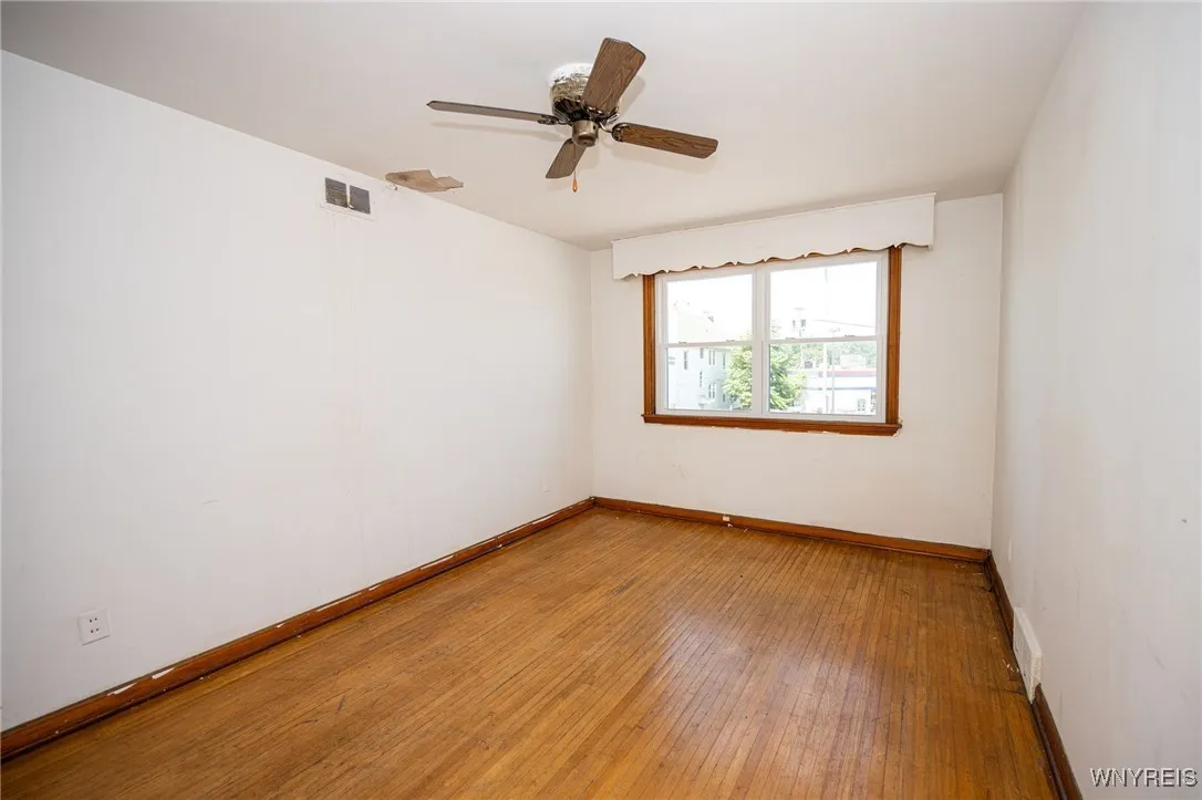 129 Abbott Road, Buffalo, New York 14220, Buffalo, New York 14220, 8 Rooms Rooms,Commercial Sale,For Sale,129 Abbott Road, Buffalo, New York 14220,B1622553