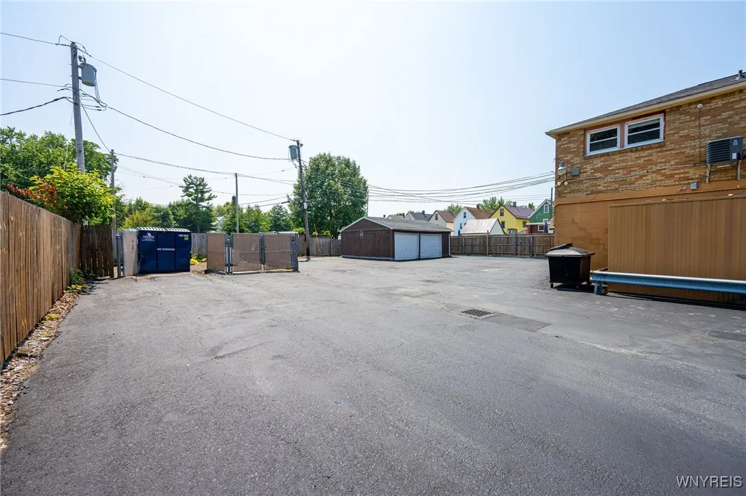 129 Abbott Road, Buffalo, New York 14220, Buffalo, New York 14220, 8 Rooms Rooms,Commercial Sale,For Sale,129 Abbott Road, Buffalo, New York 14220,B1622553