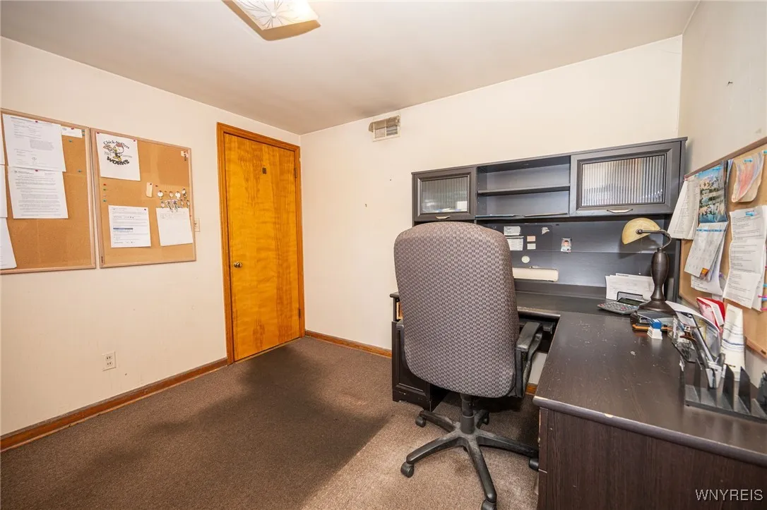 129 Abbott Road, Buffalo, New York 14220, Buffalo, New York 14220, 8 Rooms Rooms,Commercial Sale,For Sale,129 Abbott Road, Buffalo, New York 14220,B1622553