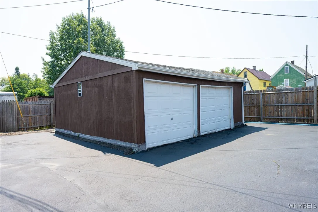 129 Abbott Road, Buffalo, New York 14220, Buffalo, New York 14220, 8 Rooms Rooms,Commercial Sale,For Sale,129 Abbott Road, Buffalo, New York 14220,B1622553