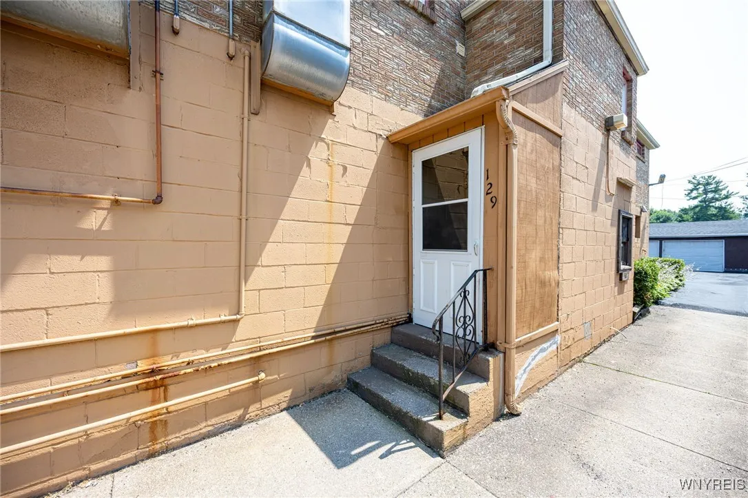 129 Abbott Road, Buffalo, New York 14220, Buffalo, New York 14220, 8 Rooms Rooms,Commercial Sale,For Sale,129 Abbott Road, Buffalo, New York 14220,B1622553