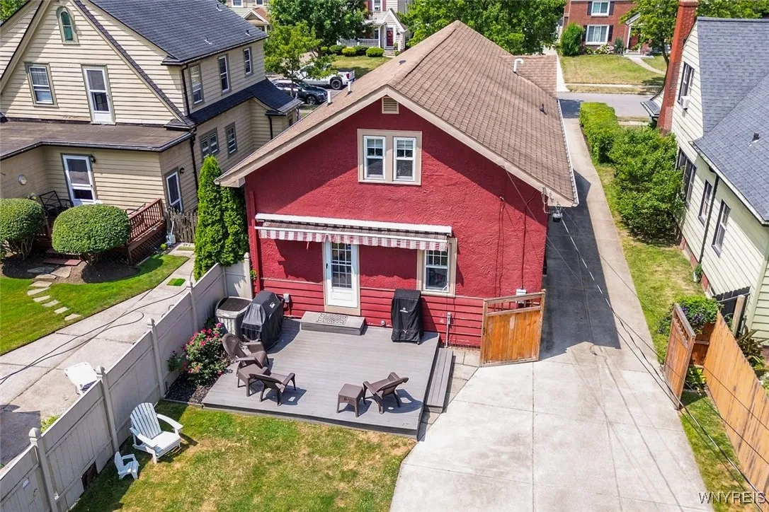 85 Irving Terrace, Tonawanda, New York 14223, Tonawanda, New York 14223, 4 Bedrooms Bedrooms, 10 Rooms Rooms,4 BathroomsBathrooms,Residential,Closed,85 Irving Terrace, Tonawanda, New York 14223,0,B1621889