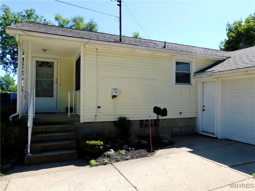 83 Sturm Street, Lancaster, New York 14086, Lancaster, New York 14086, 3 Bedrooms Bedrooms, 6 Rooms Rooms,1 BathroomBathrooms,Residential,Closed,83 Sturm Street, Lancaster, New York 14086,0,B1623593