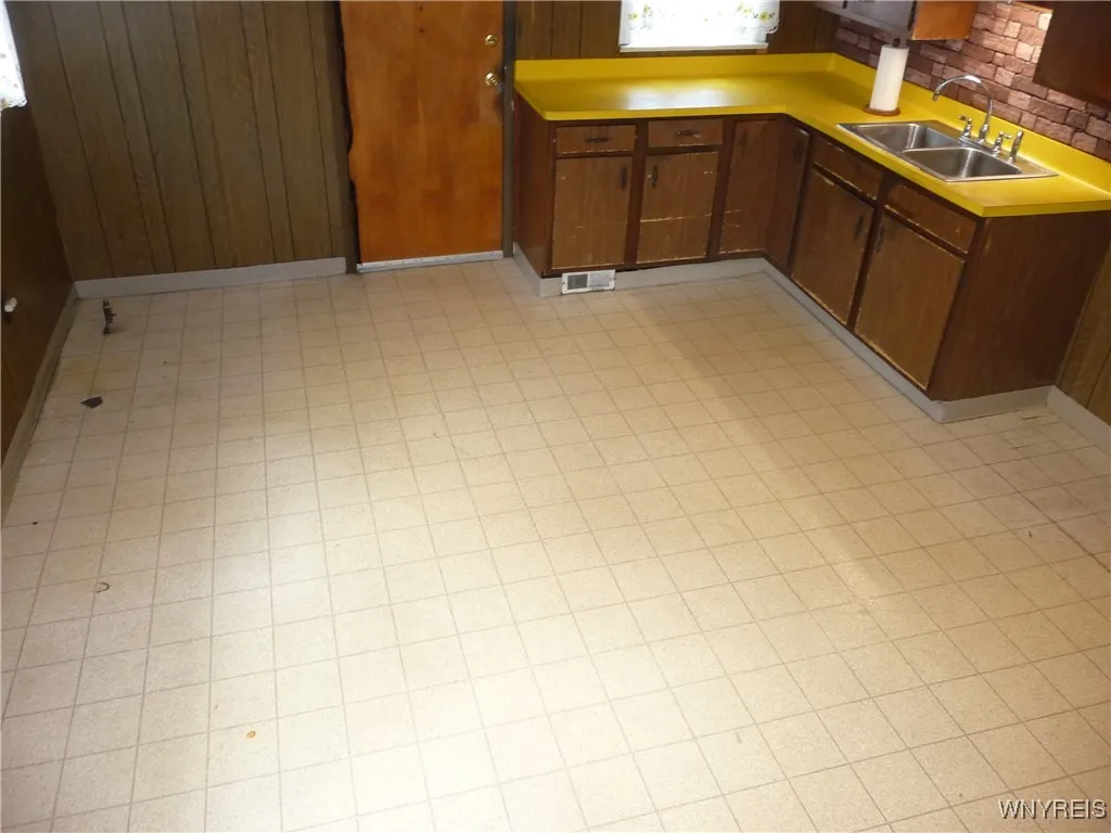 spacious kitchen