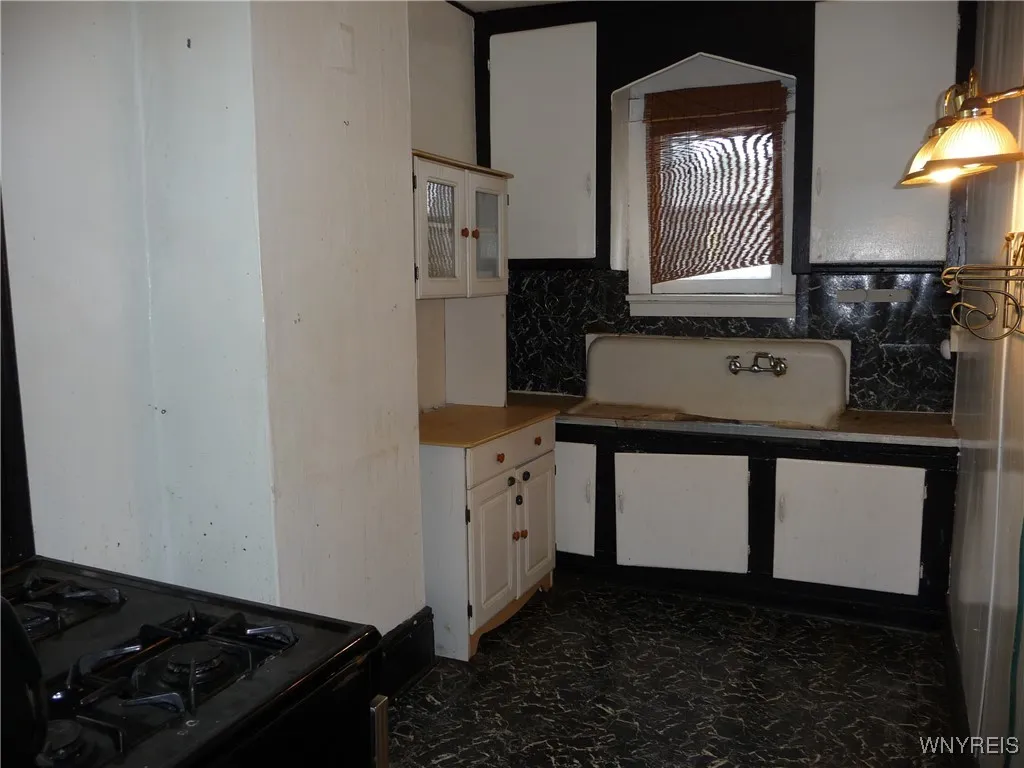 1130 West Avenue, Buffalo, New York 14213, Buffalo, New York 14213, 6 Bedrooms Bedrooms, ,3 BathroomsBathrooms,Residential,For Sale,1130 West Avenue, Buffalo, New York 14213,B1624171