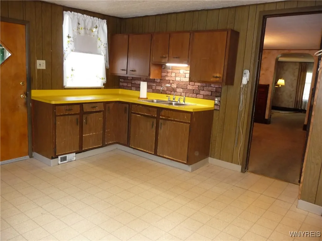 1130 West Avenue, Buffalo, New York 14213, Buffalo, New York 14213, 6 Bedrooms Bedrooms, ,3 BathroomsBathrooms,Residential,For Sale,1130 West Avenue, Buffalo, New York 14213,B1624171
