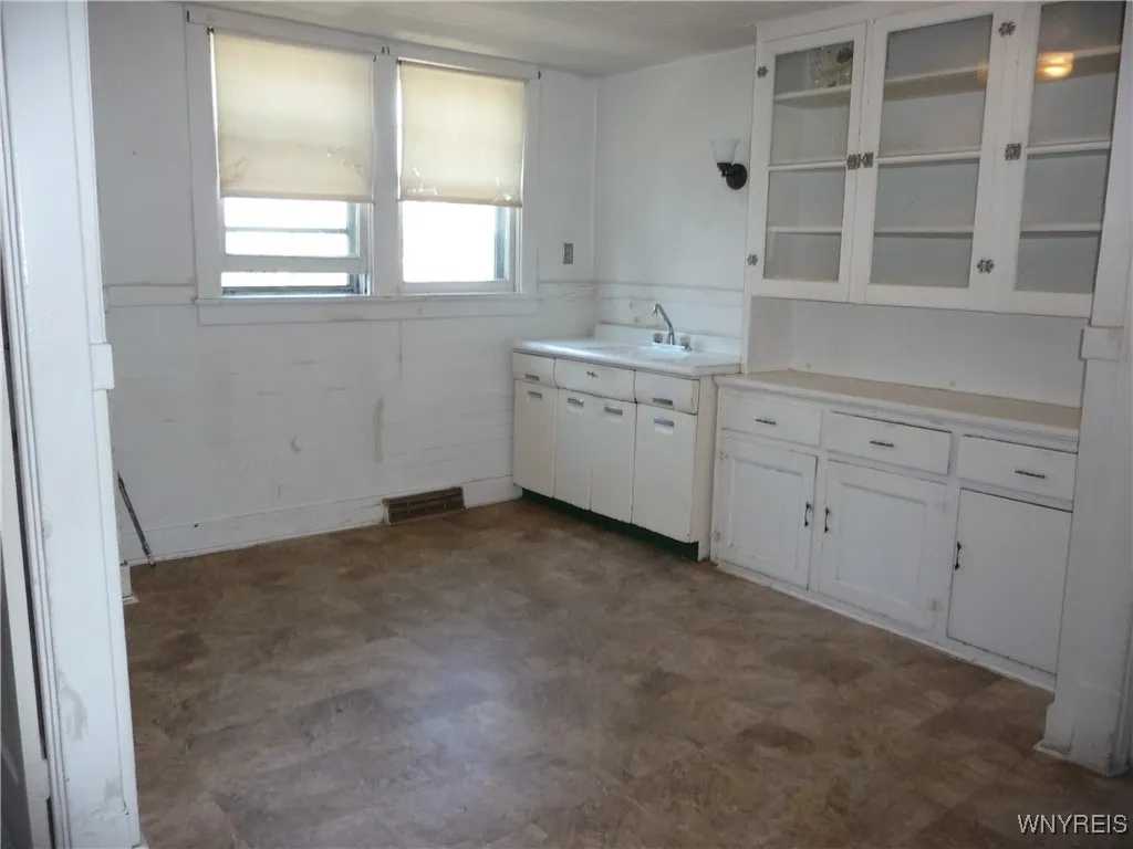 1130 West Avenue, Buffalo, New York 14213, Buffalo, New York 14213, 6 Bedrooms Bedrooms, ,3 BathroomsBathrooms,Residential,For Sale,1130 West Avenue, Buffalo, New York 14213,B1624171