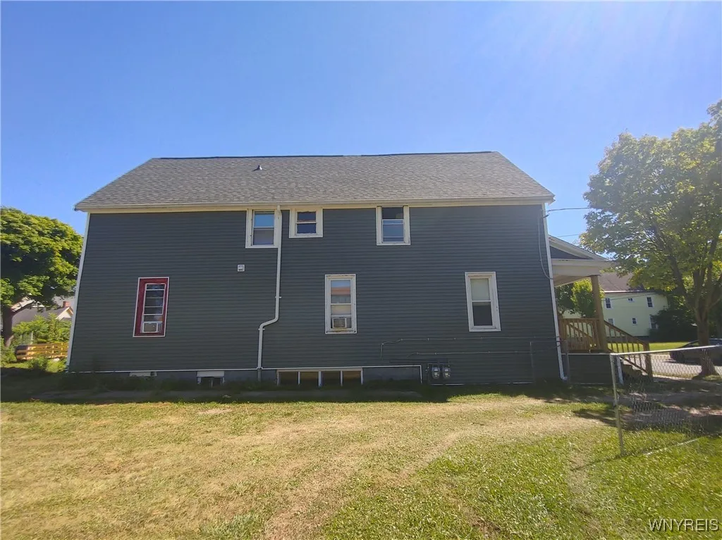 221 May Street, Buffalo, New York 14211, Buffalo, New York 14211, 5 Bedrooms Bedrooms, ,2 BathroomsBathrooms,Residential,Closed,221 May Street, Buffalo, New York 14211,0,B1624083