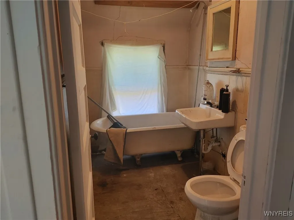 221 May Street, Buffalo, New York 14211, Buffalo, New York 14211, 5 Bedrooms Bedrooms, ,2 BathroomsBathrooms,Residential,Closed,221 May Street, Buffalo, New York 14211,0,B1624083