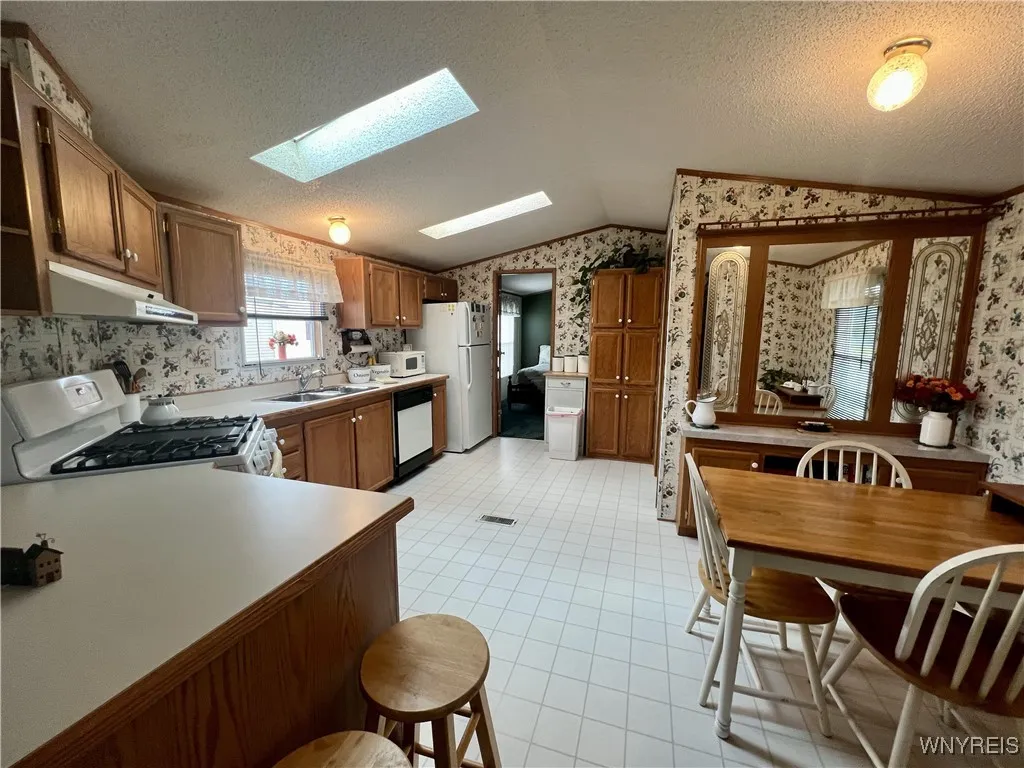 1 Laurel Run, Cheektowaga, New York 14225, Cheektowaga, New York 14225, 2 Bedrooms Bedrooms, 7 Rooms Rooms,2 BathroomsBathrooms,Residential,Closed,1 Laurel Run, Cheektowaga, New York 14225,0,B1624224