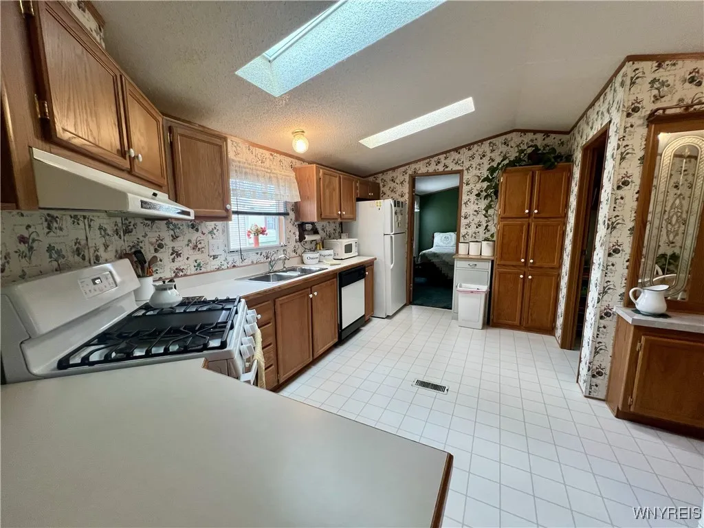 1 Laurel Run, Cheektowaga, New York 14225, Cheektowaga, New York 14225, 2 Bedrooms Bedrooms, 7 Rooms Rooms,2 BathroomsBathrooms,Residential,Closed,1 Laurel Run, Cheektowaga, New York 14225,0,B1624224