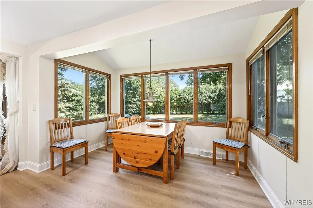 3 Carleton Court, Amherst, New York 14221, Amherst, New York 14221, 4 Bedrooms Bedrooms, 8 Rooms Rooms,2 BathroomsBathrooms,Residential,Closed,3 Carleton Court, Amherst, New York 14221,0,B1624131