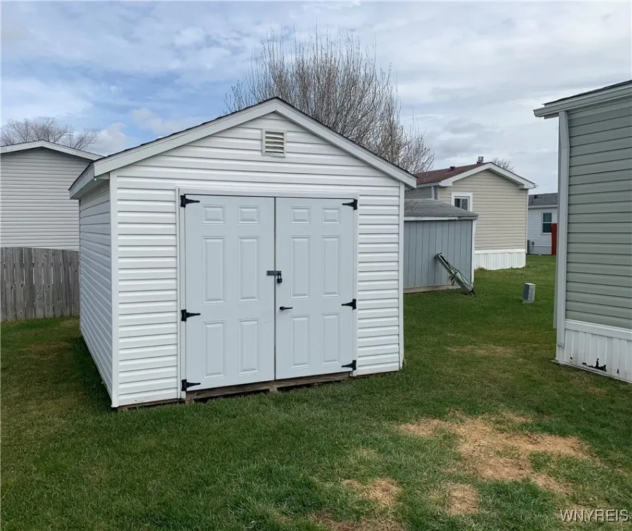 1075 Fernwood Drive, Lockport Town, New York 14094, Lockport Town, New York 14094, 3 Bedrooms Bedrooms, 5 Rooms Rooms,2 BathroomsBathrooms,Residential,Closed,1075 Fernwood Drive, Lockport Town, New York 14094,B1624338