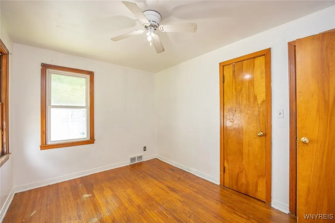 1962 Falls Street, Niagara Falls, New York 14303, Niagara Falls, New York 14303, 3 Bedrooms Bedrooms, 6 Rooms Rooms,1 BathroomBathrooms,Residential,For Sale,1962 Falls Street, Niagara Falls, New York 14303,B1623816