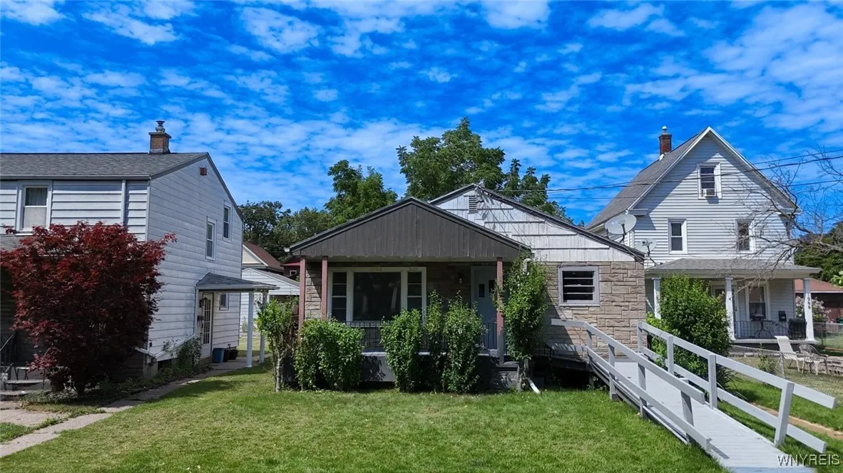 1962 Falls Street, Niagara Falls, New York 14303, Niagara Falls, New York 14303, 3 Bedrooms Bedrooms, 6 Rooms Rooms,1 BathroomBathrooms,Residential,For Sale,1962 Falls Street, Niagara Falls, New York 14303,B1623816