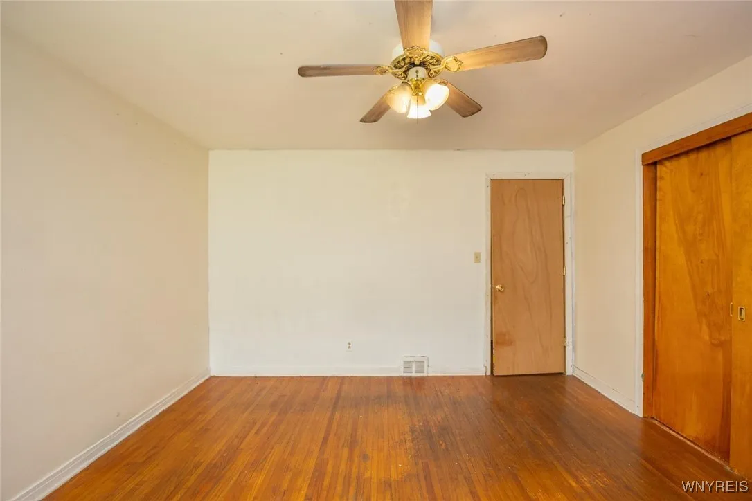1962 Falls Street, Niagara Falls, New York 14303, Niagara Falls, New York 14303, 3 Bedrooms Bedrooms, 6 Rooms Rooms,1 BathroomBathrooms,Residential,For Sale,1962 Falls Street, Niagara Falls, New York 14303,B1623816