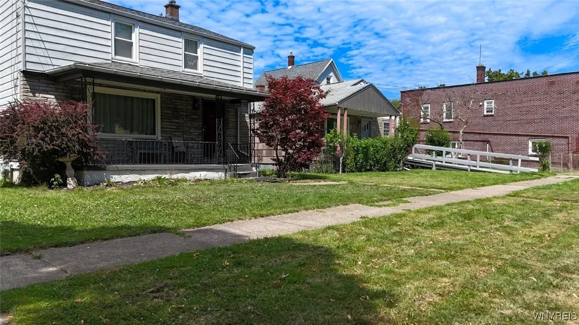 1962 Falls Street, Niagara Falls, New York 14303, Niagara Falls, New York 14303, 3 Bedrooms Bedrooms, 6 Rooms Rooms,1 BathroomBathrooms,Residential,For Sale,1962 Falls Street, Niagara Falls, New York 14303,B1623816