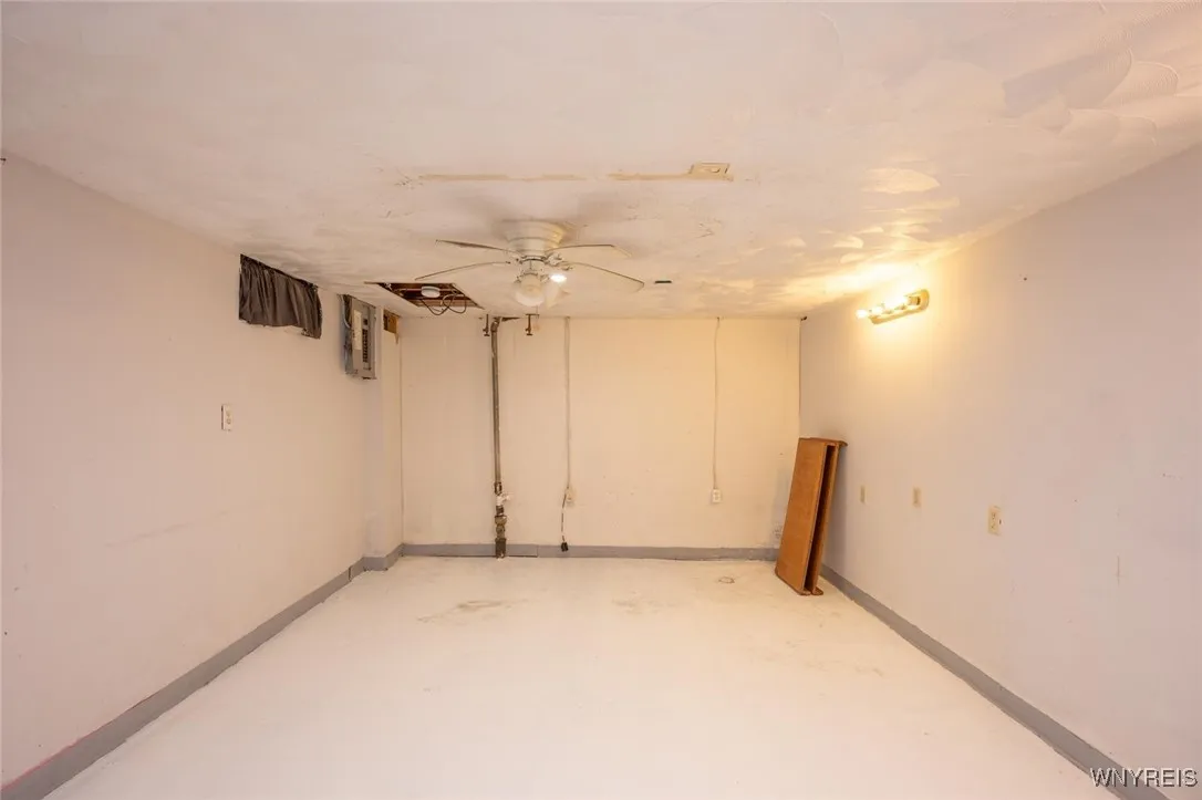 1962 Falls Street, Niagara Falls, New York 14303, Niagara Falls, New York 14303, 3 Bedrooms Bedrooms, 6 Rooms Rooms,1 BathroomBathrooms,Residential,For Sale,1962 Falls Street, Niagara Falls, New York 14303,B1623816